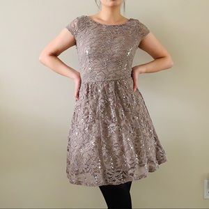 🛍 3/$30 - Tan Cap Sleeve Dress